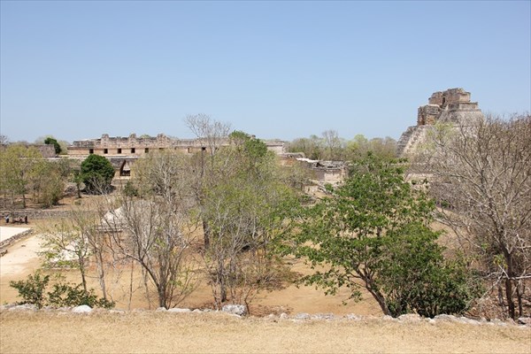 071-Вид на Женский монастырь и пирамиду Карлика от Дворца Правит